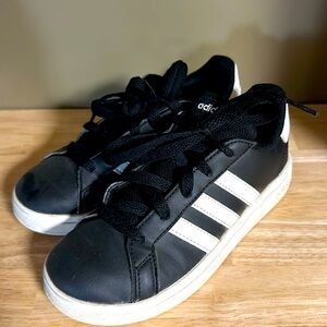 Adidas Grand court lace-up shoes